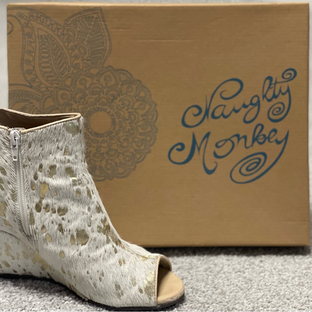 These adorable wedge booties are perfect for fall!